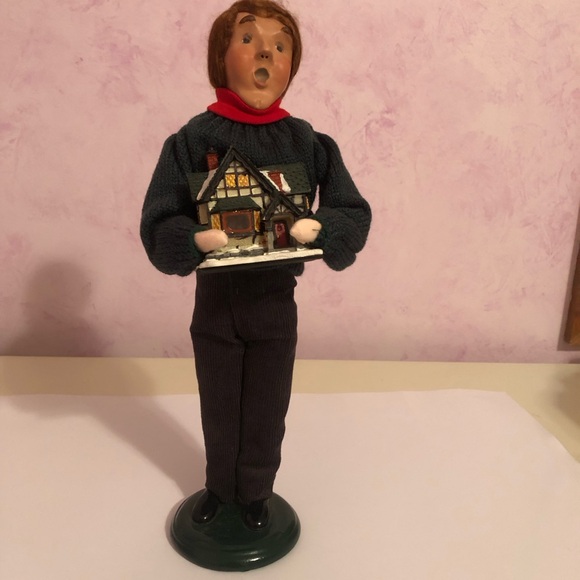 Byers Choice Caroler - Picture 7 of 14